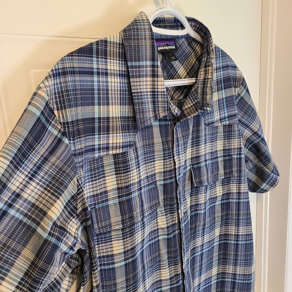 Patagonia Shirt - Plaid short sleeve button down - Men's large Blue - Picture 5 of 11